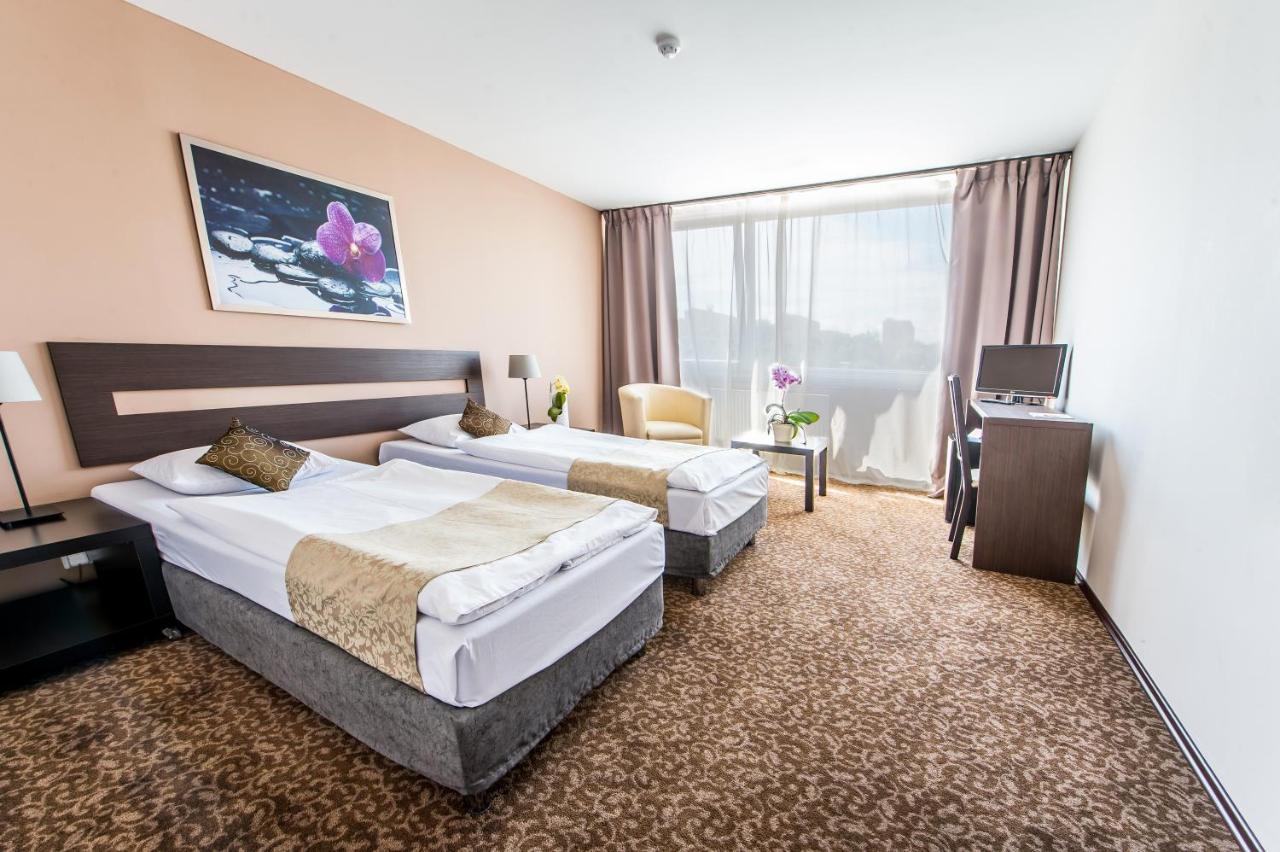 Готель Cascade 3*