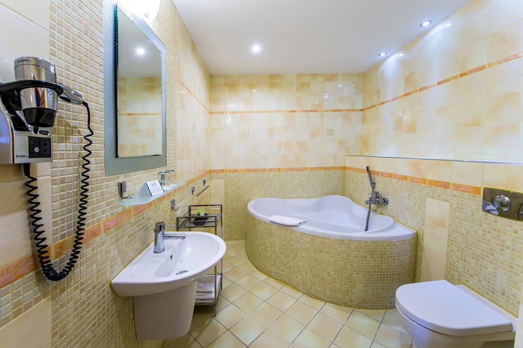 Готель Cascade 3*